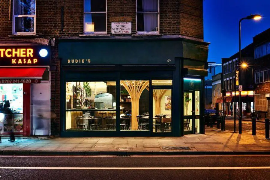 Real jamaican jerk chicken at Rudies in Dalston - exterior