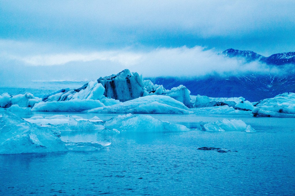 Jökulsárlón Glacier Lagoon in the evening iceland