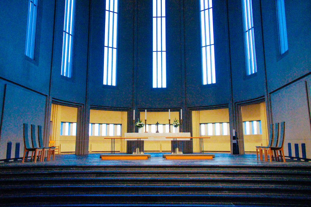 Altar inside Hallgrímskirkja