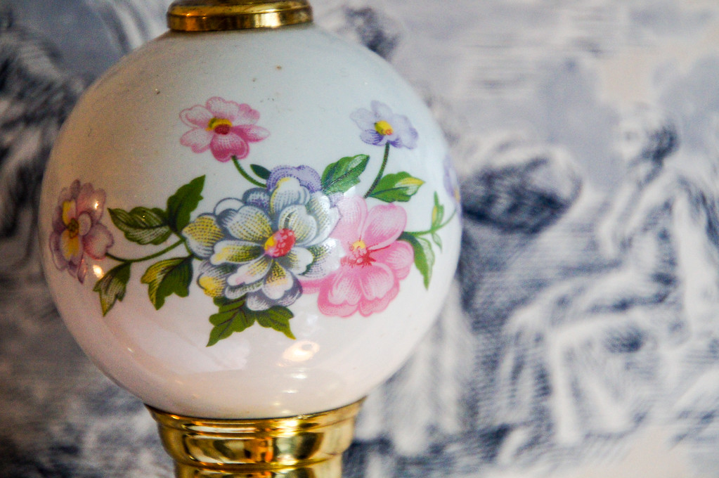 bed knob in john keats bedroom in keats cottage bed and breakfast on isle of wight Bed knob in john keats bedroom in keats cottage bed and breakfast on isle of wight