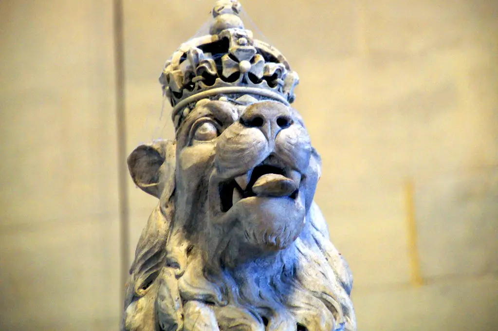 lion statue in westminster hall in houses of parliament in london