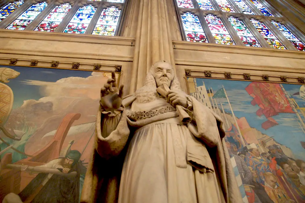 statue in st stephens hall in houses of parliament in london