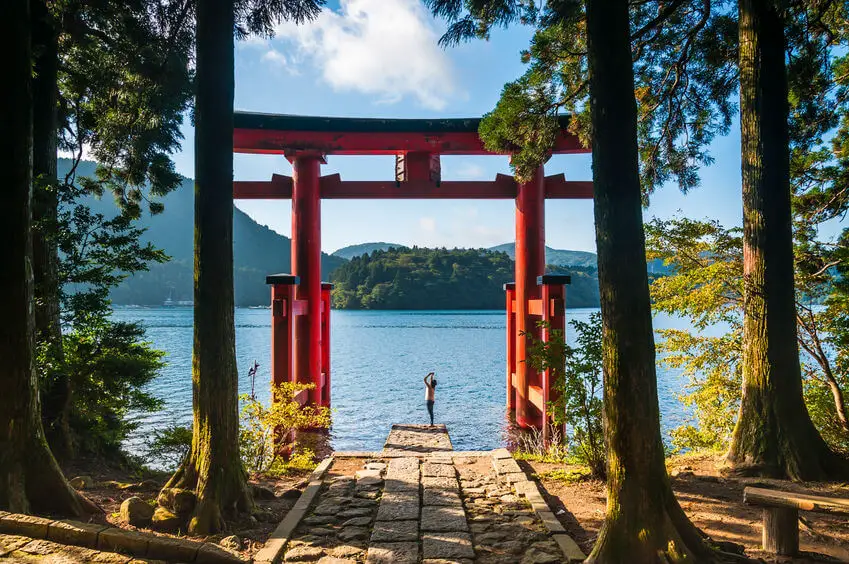 tokyo daytrip to hakone jinja shrine lake ashinoko mount fuji