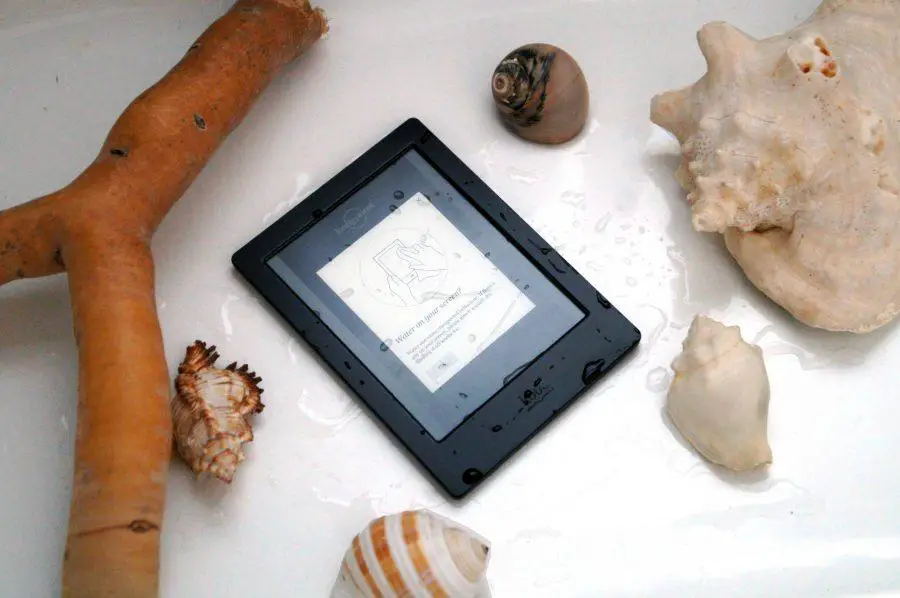 Kobo H2O Electronic reader surrounded by shells and covered in water