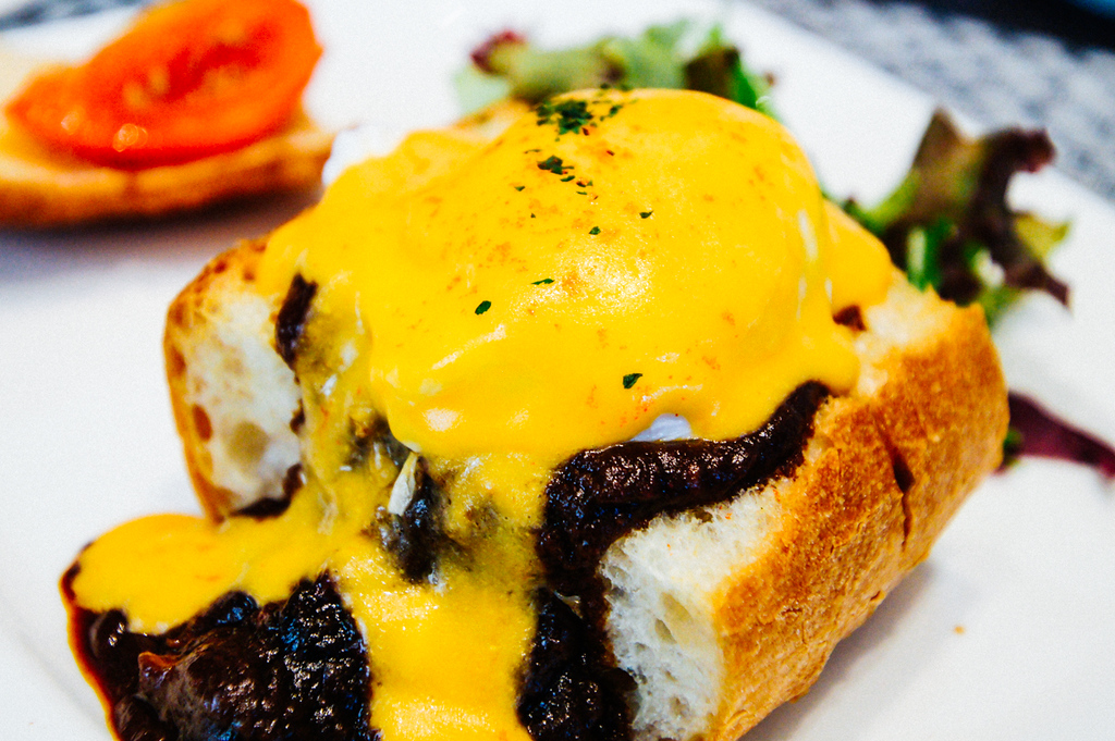 curry benedict for breakfast in Gate hotel kaminarimon