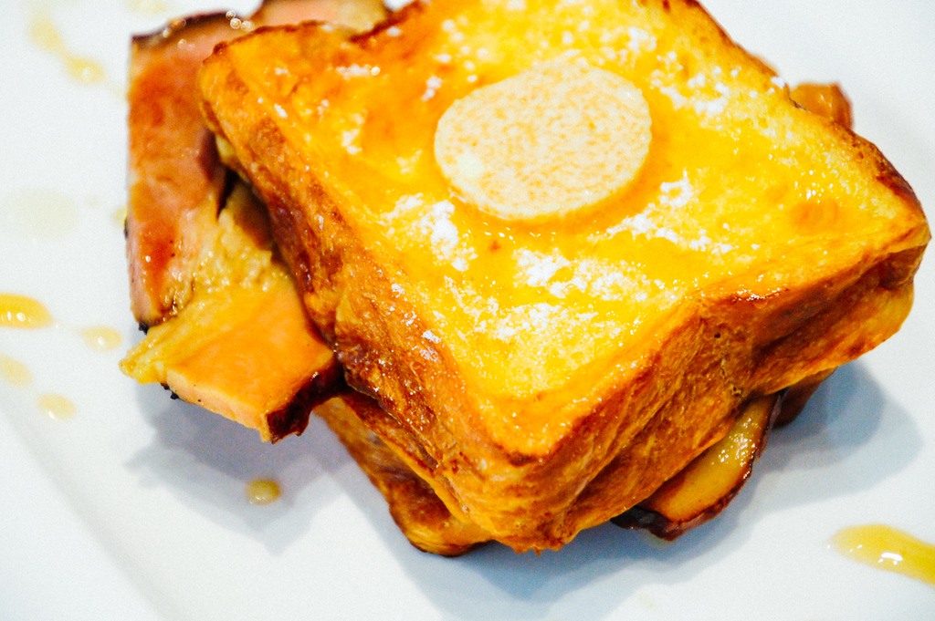 french toast for breakfast in Gate hotel kaminarimon