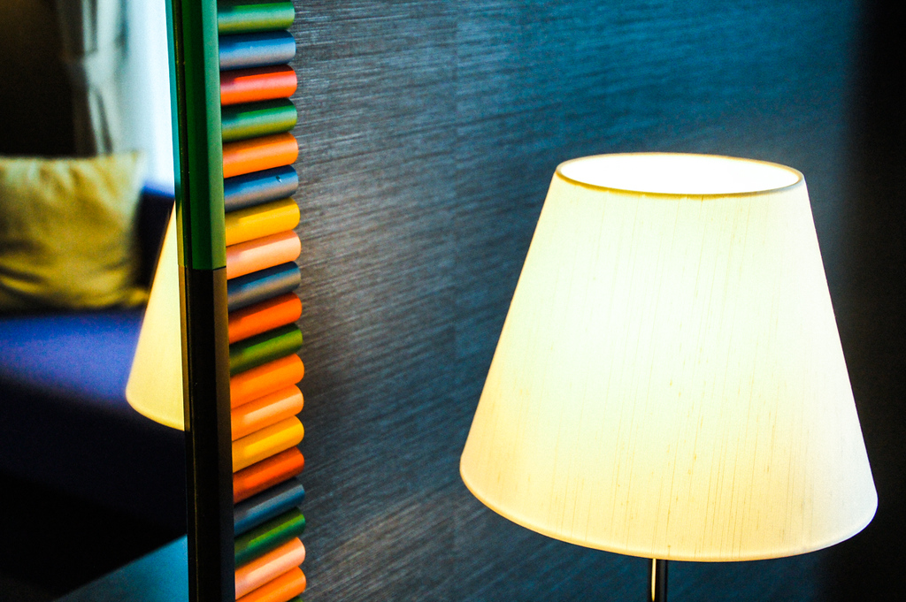 lamp and colourful mirror in reception of the Gate hotel kaminarimon