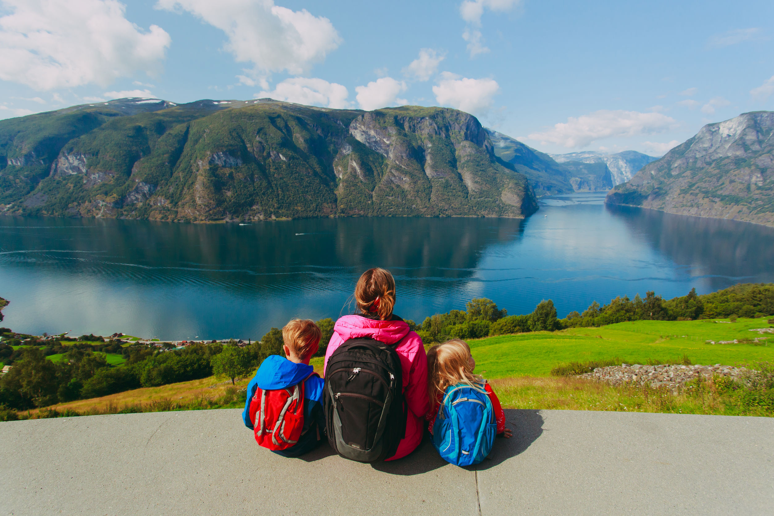 mother with kids travel in norway