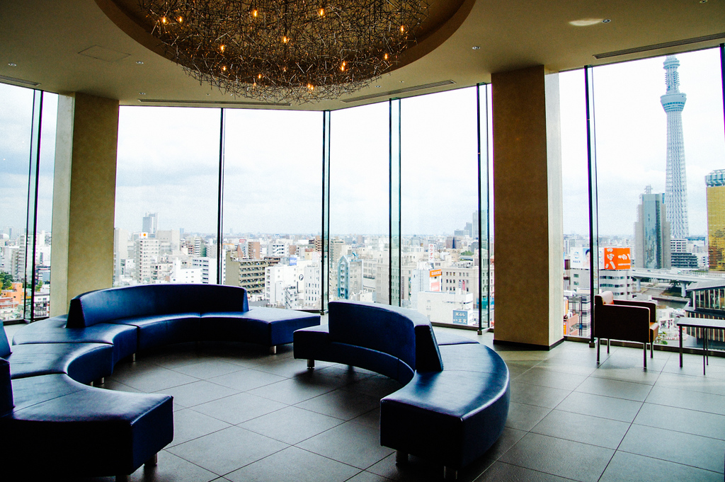seating area in reception of the Gate hotel kaminarimon