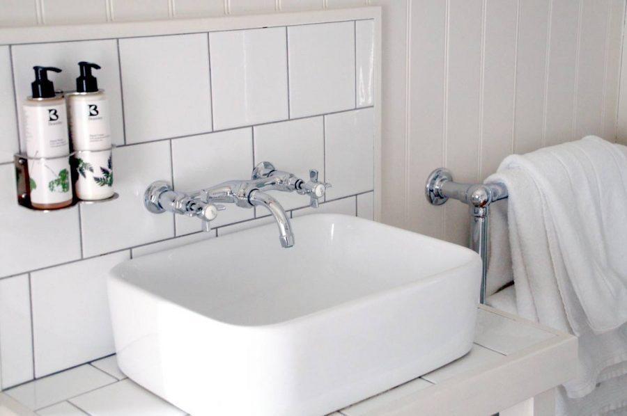 sink in the en suite bathroom in the premium double en suite room the Damson at the bel and dragon in odiham sink in the en suite bathroom in the premium double en suite room the Damson at the bel and dragon in odiham