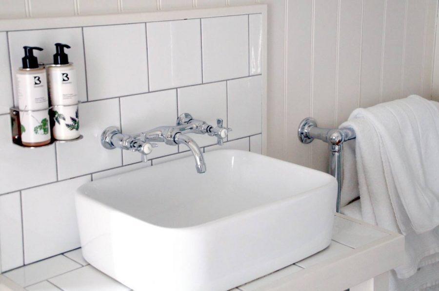 sink in the en suite bathroom in the premium double en suite room the Damson at the bel and dragon in odiham