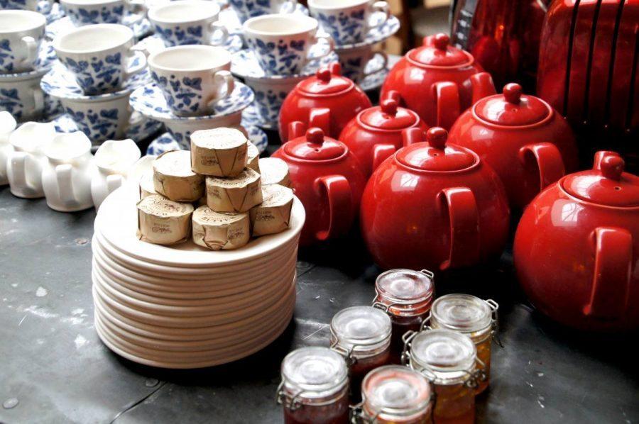 teapots on breakfast buffet at the bel and dragon in odiham