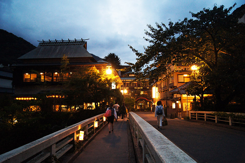 2 Week Japan Itinerary Hakone DayTrip Evening Bridge Bridge in Hakone illuminated in the evening