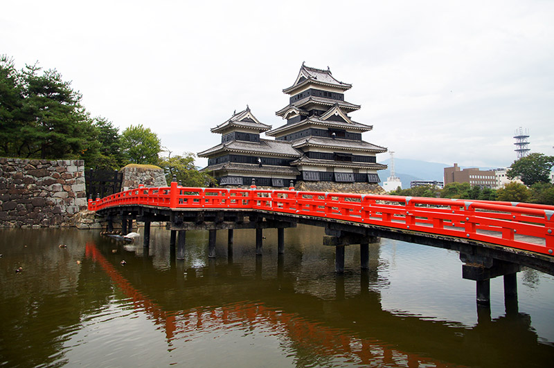 2 Week Japan Itinerary Matsumoto Street scene in Matsumoto, Japan