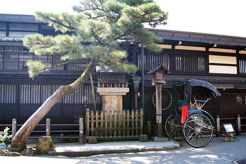 2 Week Japan Itinerary Takyama Historic Centre Traditional wooden buildings in Takayama's historic centre