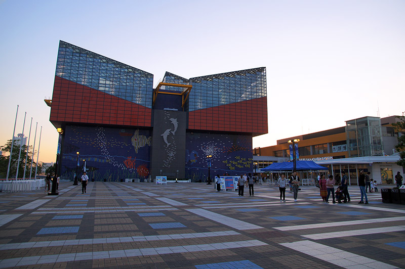 2 Week Japan Itinerary osaka aquarium Osaka Aquarium Kaiyukan exterior at dusk