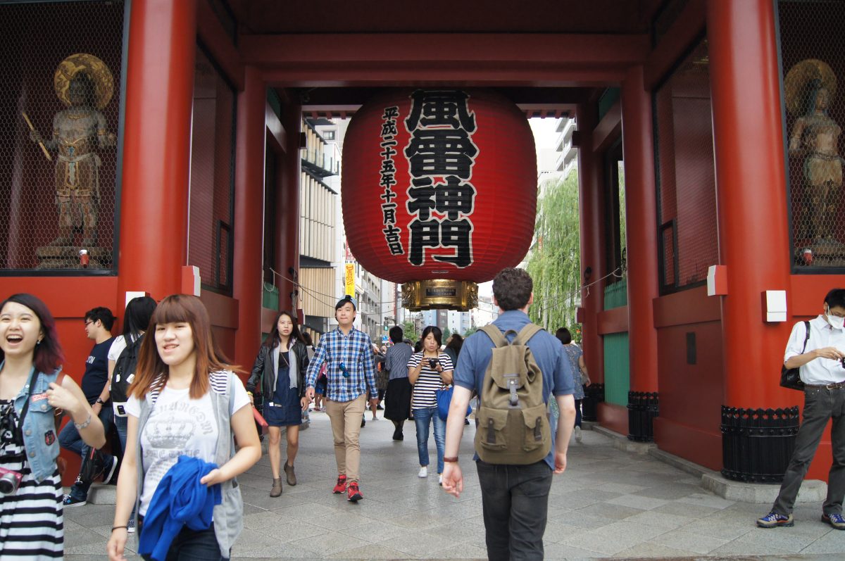 Asakusa 2015 53 The giant red lantern hanging in Kaminarimon gate, with visitors walking through