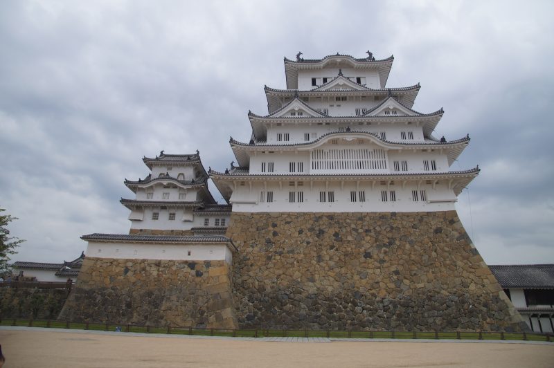 DSC00051 2 Himeji Castle keep rising above its stone base under a grey sky