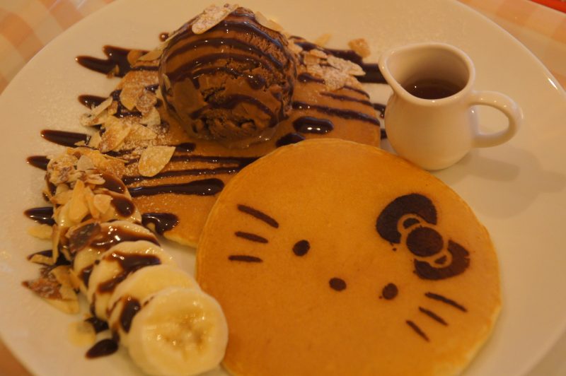 Hello Kitty pancake with bananas and chocolate