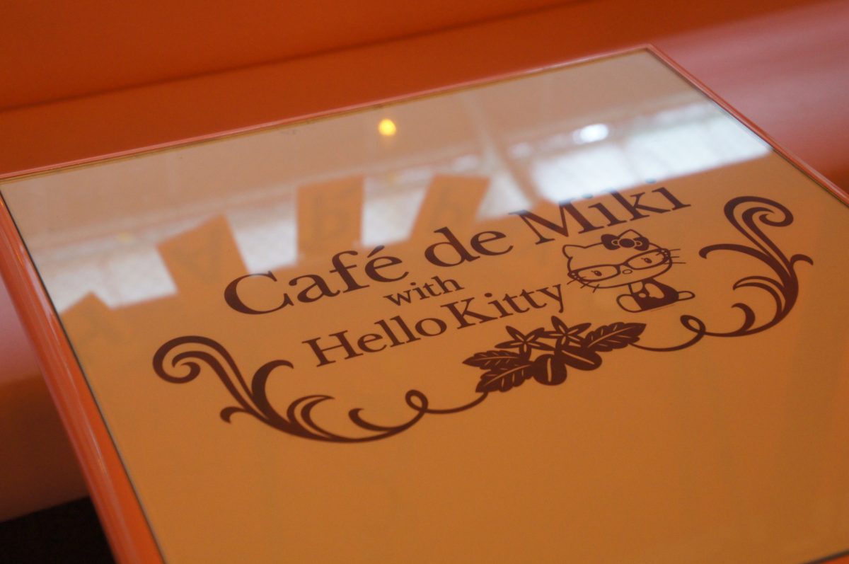 Café de Miki with Hello Kitty sign in Himeji