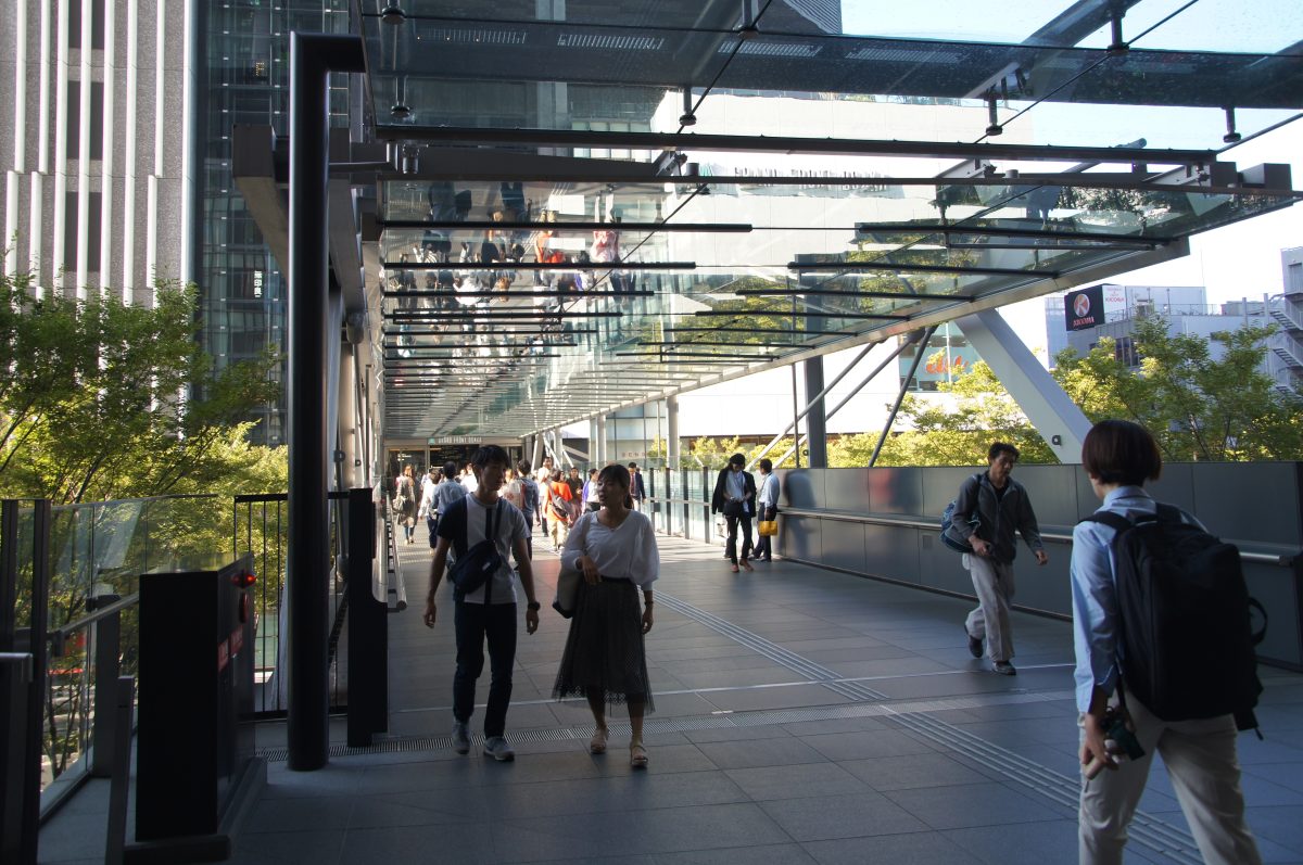 DSC00515 Covered elevated walkway connecting outdoor areas at Grand Front Osaka