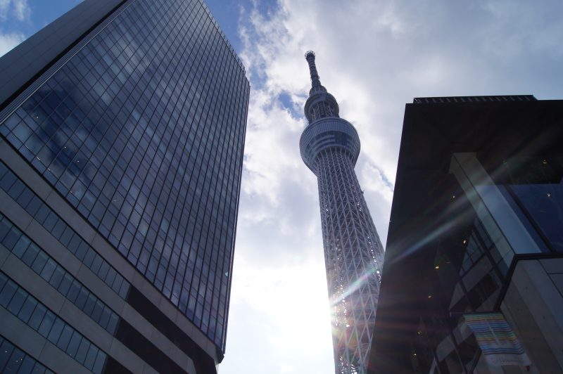 DSC05610 Tokyo Skytree rising between the buildings of Skytree Town