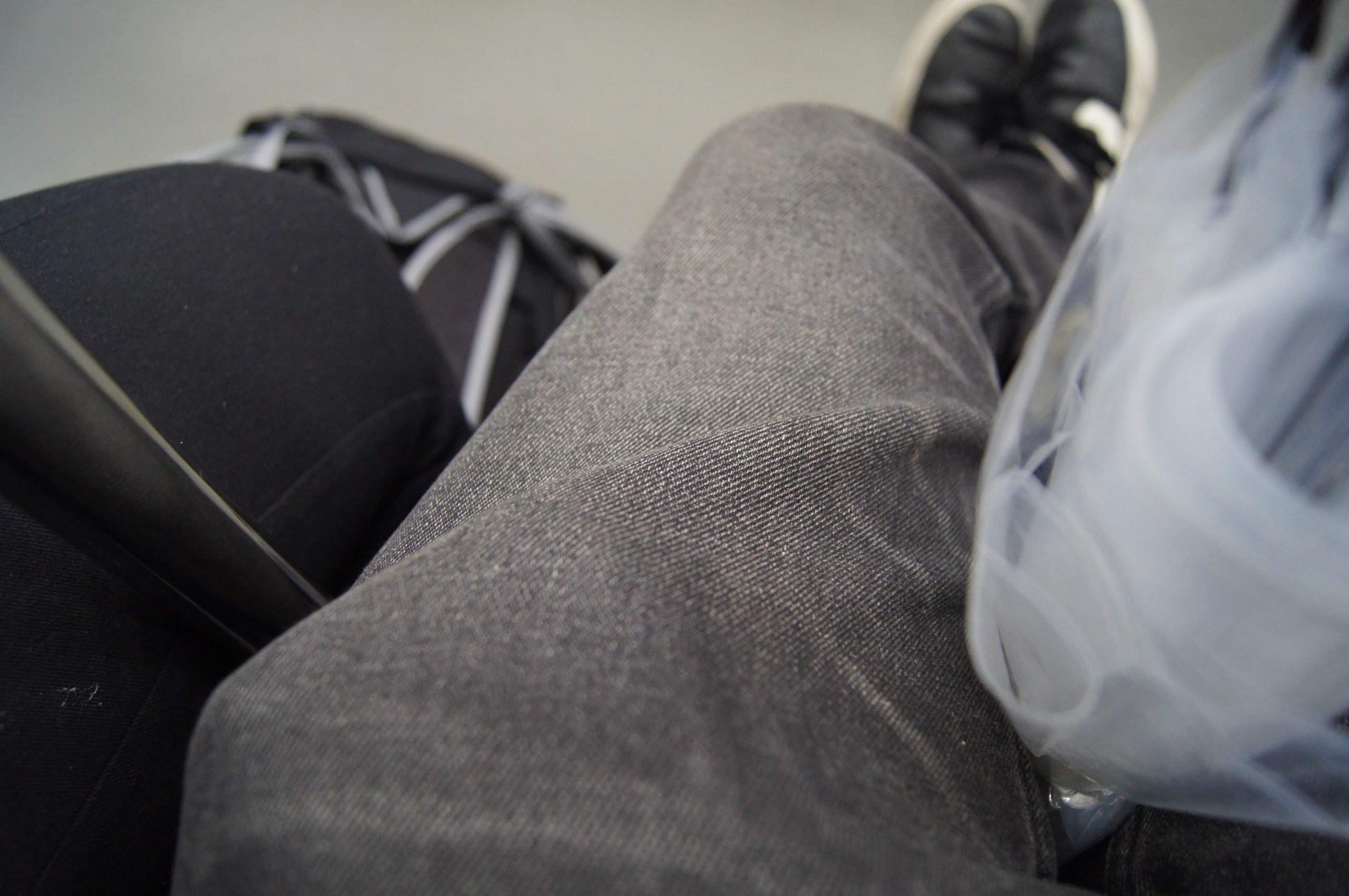DSC06138 1 scaled A passenger’s legs and luggage are visible while travelling on a Japanese train.