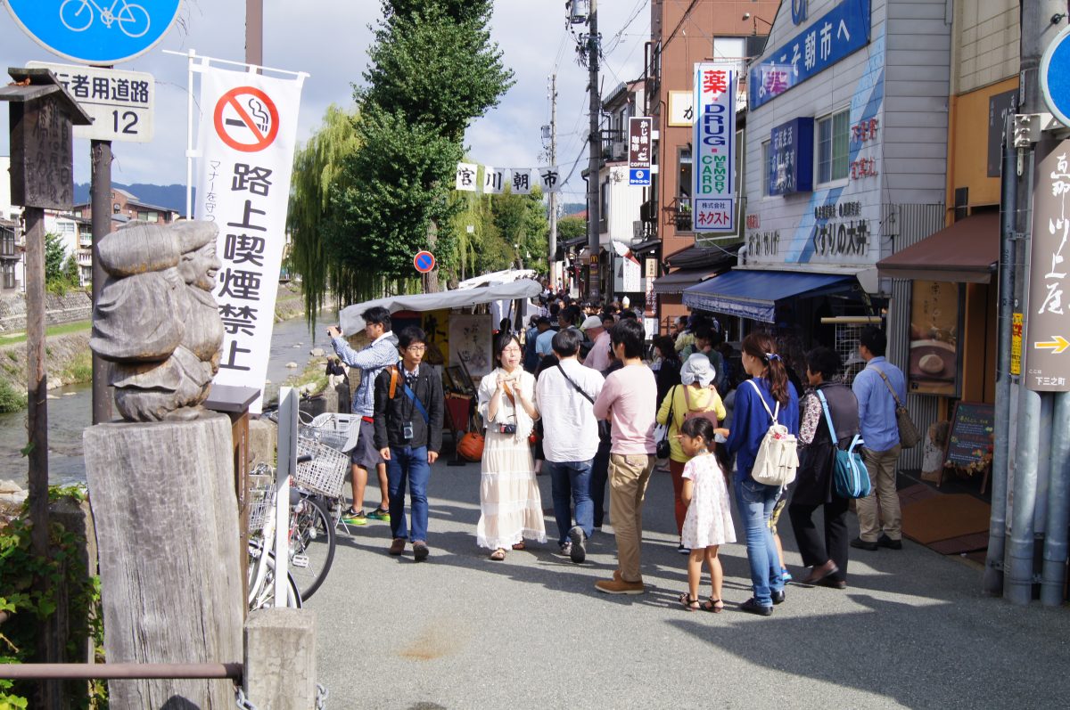 DSC06147 Visitors browsing Miyagawa Morning Market beside the river in Takayama