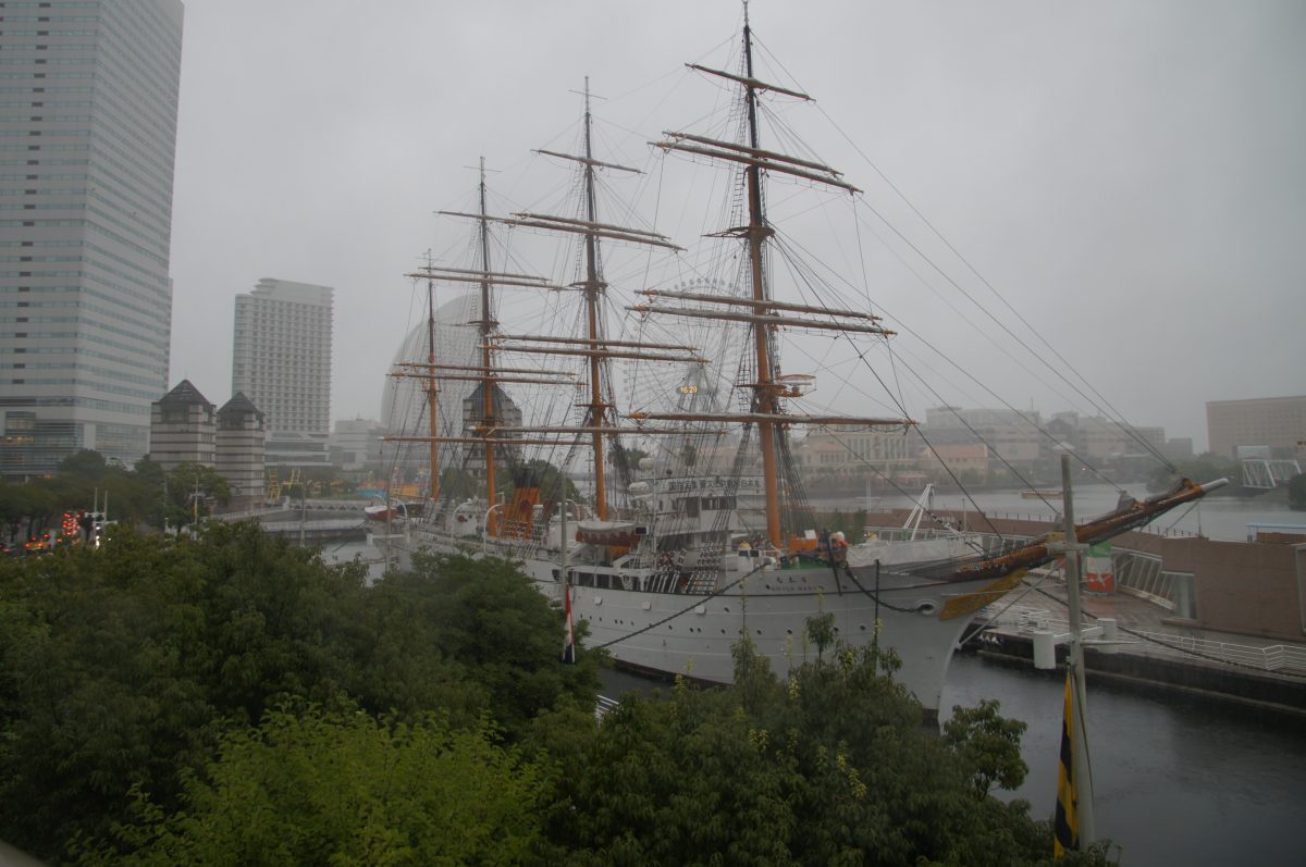 DSC07351 Tall masts of a sailing ship against the rainy Yokohama skyline