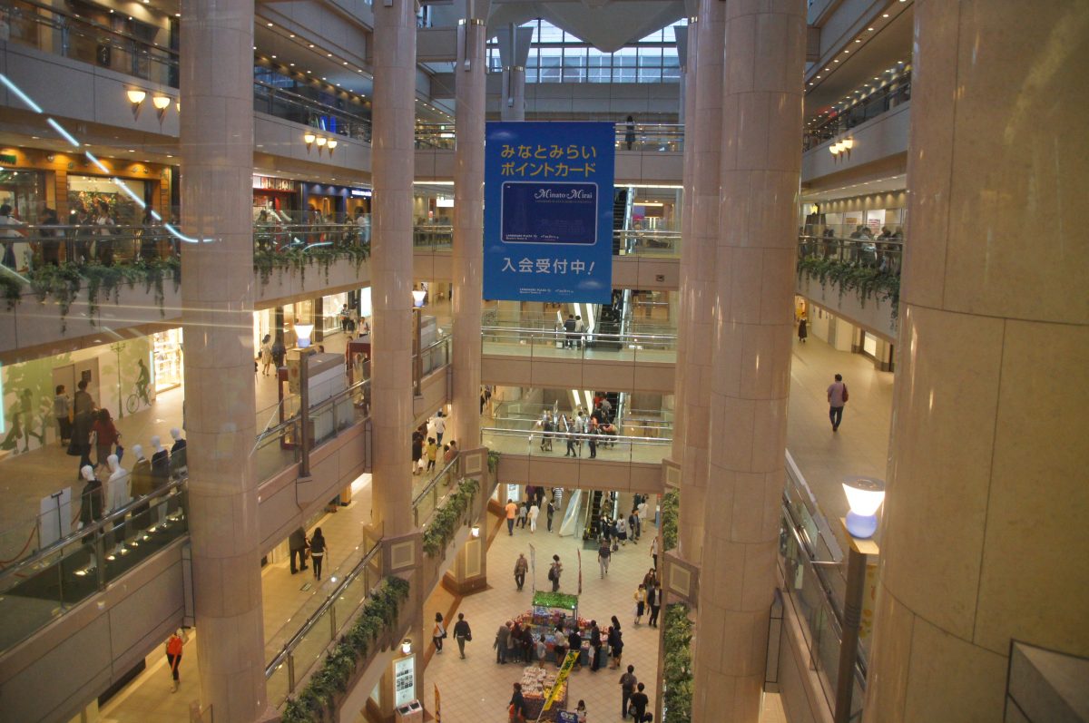 DSC07361 Multi-level shopping centre atrium in Yokohama