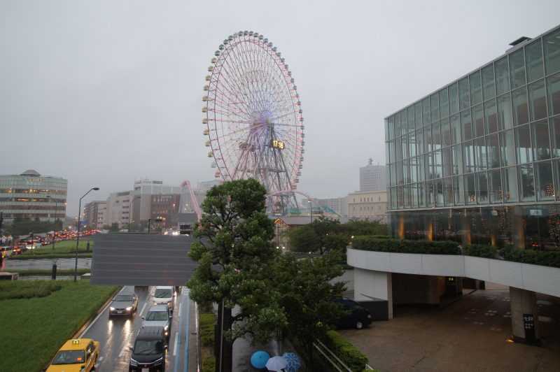 DSC07370 Ferris wheel and waterfront buildings seen through rain in Yokohama