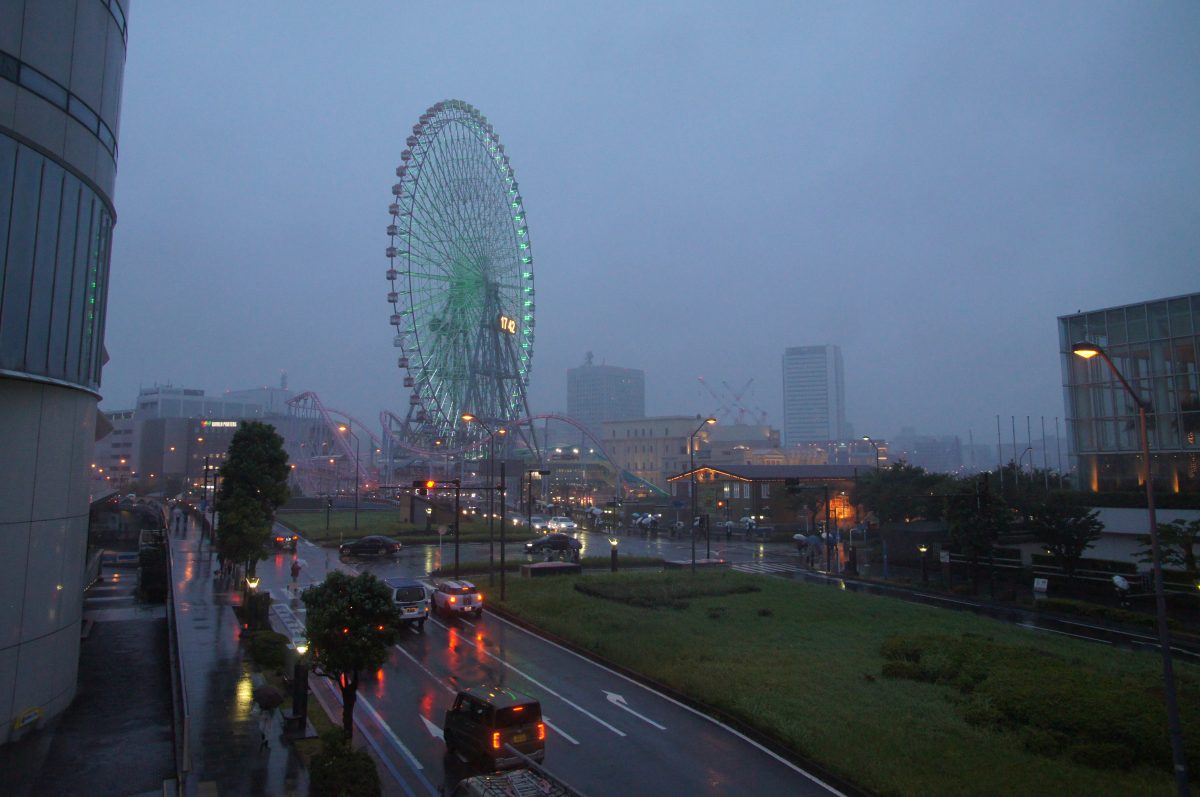 DSC07386 Ferris wheel and waterfront skyline fading into rain in Yokohama
