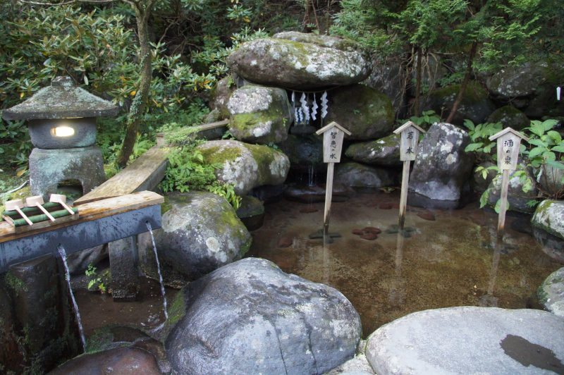 DSC07713 Stone water basin among moss and trees at Futarasan Shrine in Nikko