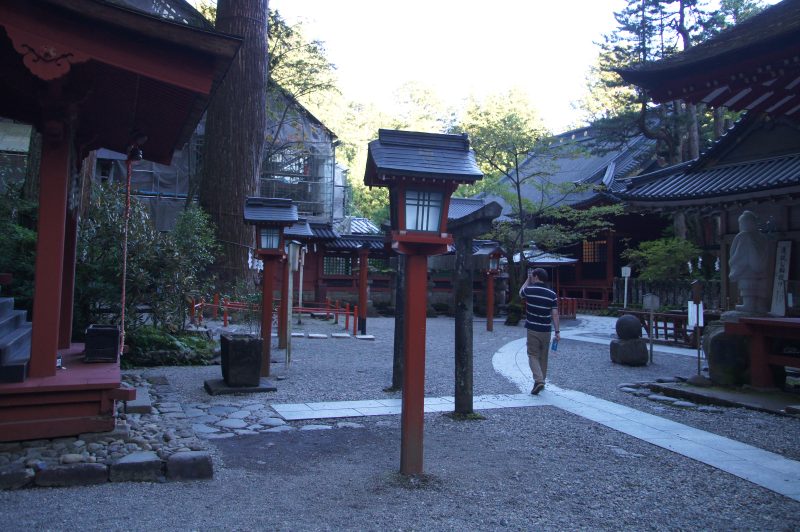 DSC07717 Gary walking through the courtyard at Futarasan Shrine in Nikko