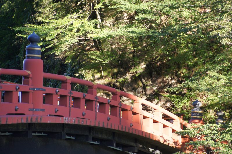DSC07737 Red lacquered handrail of Shinkyo Bridge in Nikko