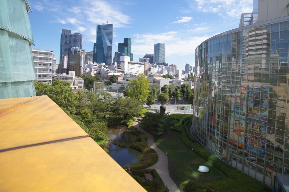 DSC08909 Copy The Tokyo skyline beside a landscaped garden at Roppongi Hills