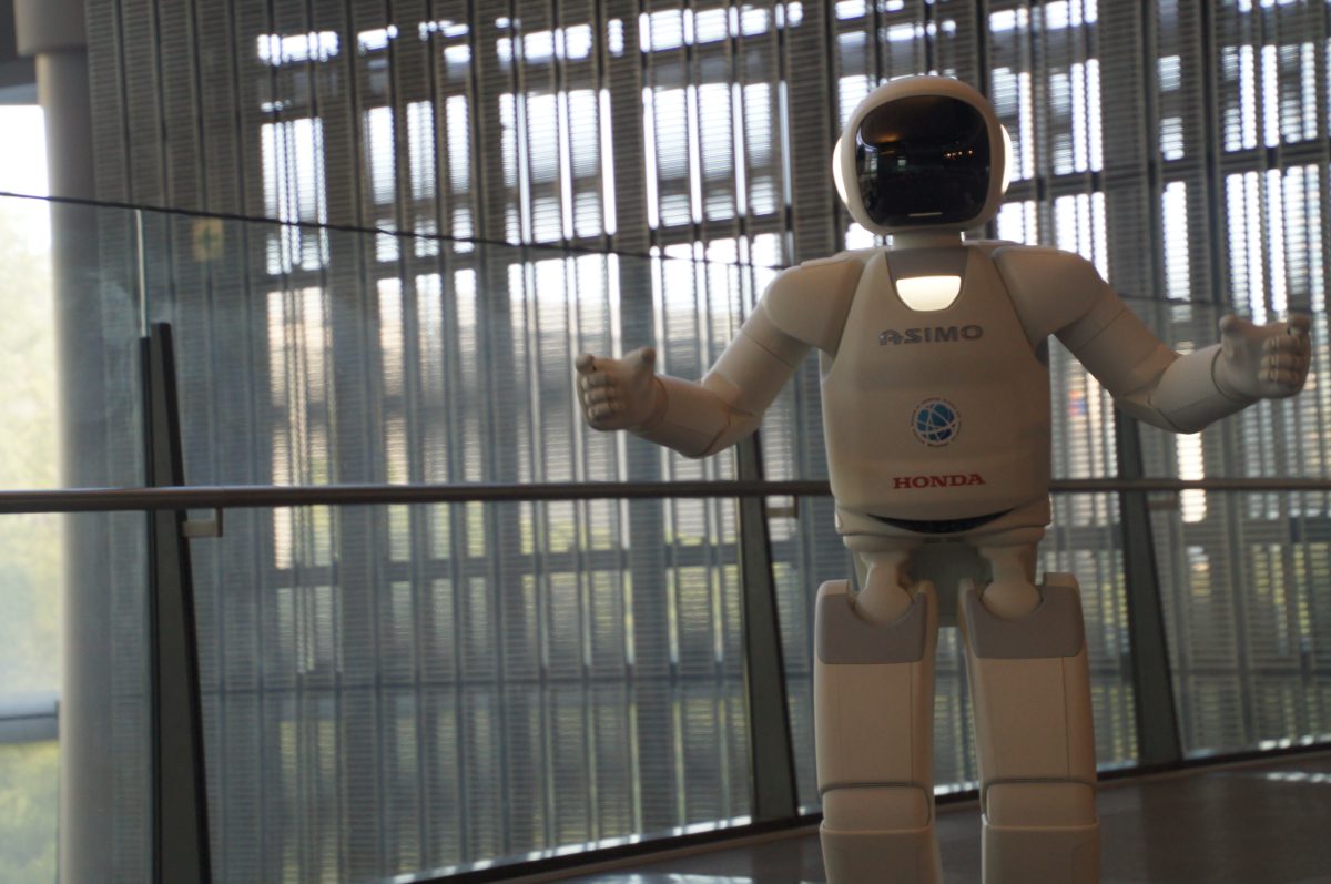 DSC09063 Copy ASIMO demonstrating with outstretched arms at Miraikan in September 2017