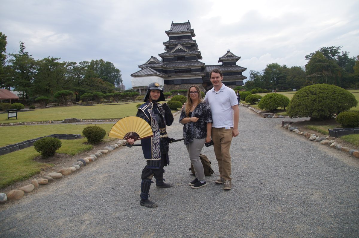 DSC09243 Kat and Gary posing with a costumed samurai performer in front of Matsumoto Castle