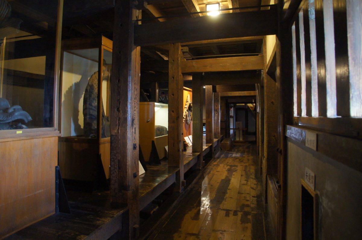 DSC09255 Dark timber corridor and display cases inside Matsumoto Castle