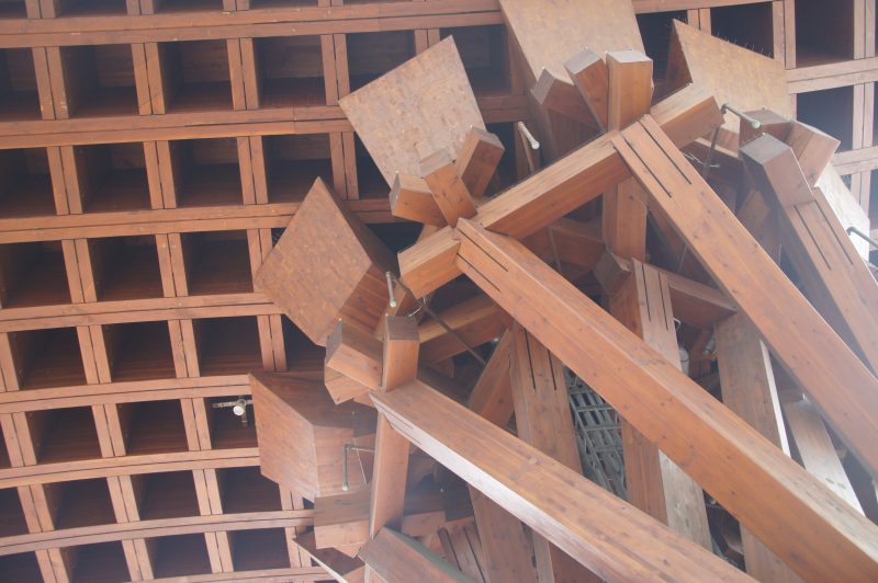DSC09372 Full-scale wooden joinery model showing interlocking beams at Kanazawa Castle