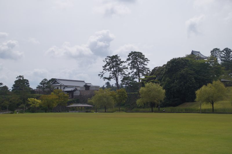 DSC09389 Wide green lawn with Kanazawa Castle buildings in the distance