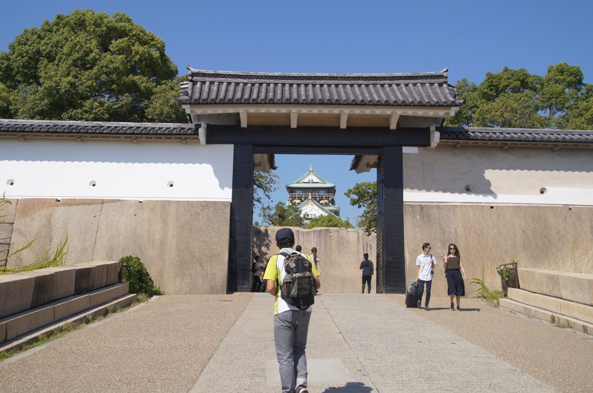 DSC09543 2 Osaka Castle visible through a gate on the approach through the park