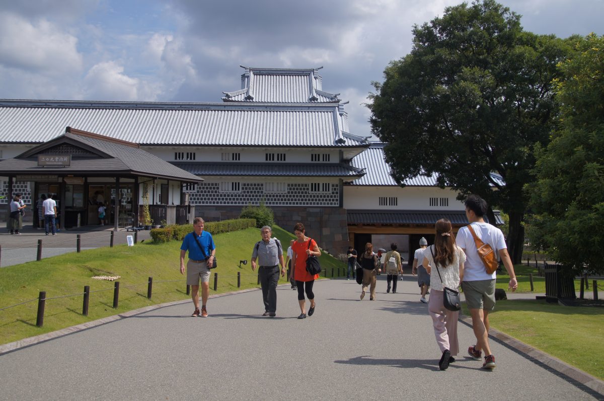 DSC09559 Visitors approaching the entrance to the reconstructed Kanazawa Castle interiors