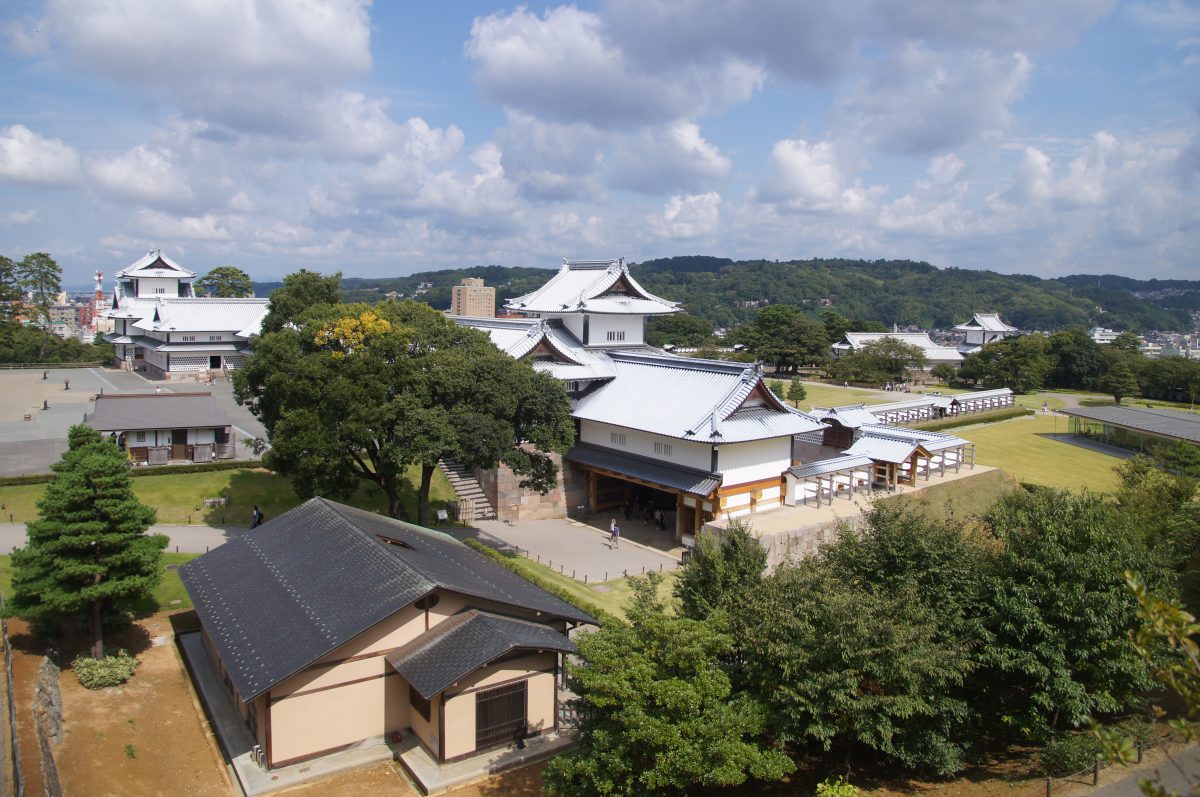 DSC09585 Panoramic view across Kanazawa Castle Park and its reconstructed buildings