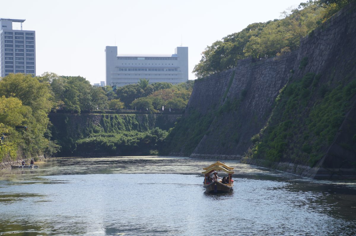 DSC09590 2 Osaka Castle's moat, huge stone ramparts and trees