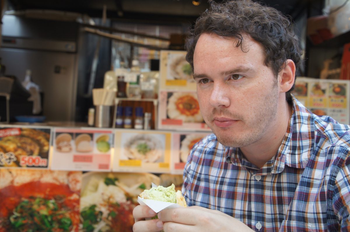 DSC09748 2 Gary eating beside a street-food counter in Dotonbori