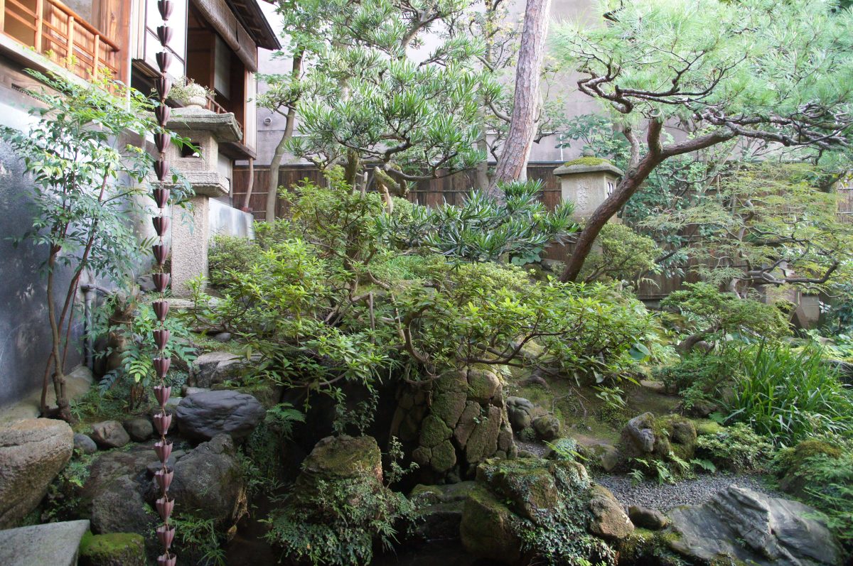 DSC09903 Landscaped garden with stone lanterns, pond and clipped trees at Nomura Samurai Residence
