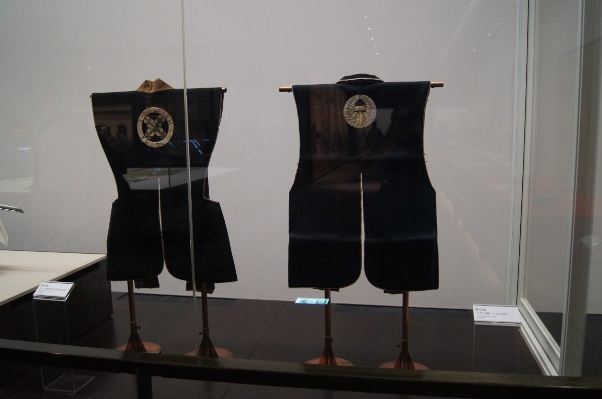Edo Tokyo Museum 37 Two suits of dark armour displayed in a case at the Edo-Tokyo Museum.