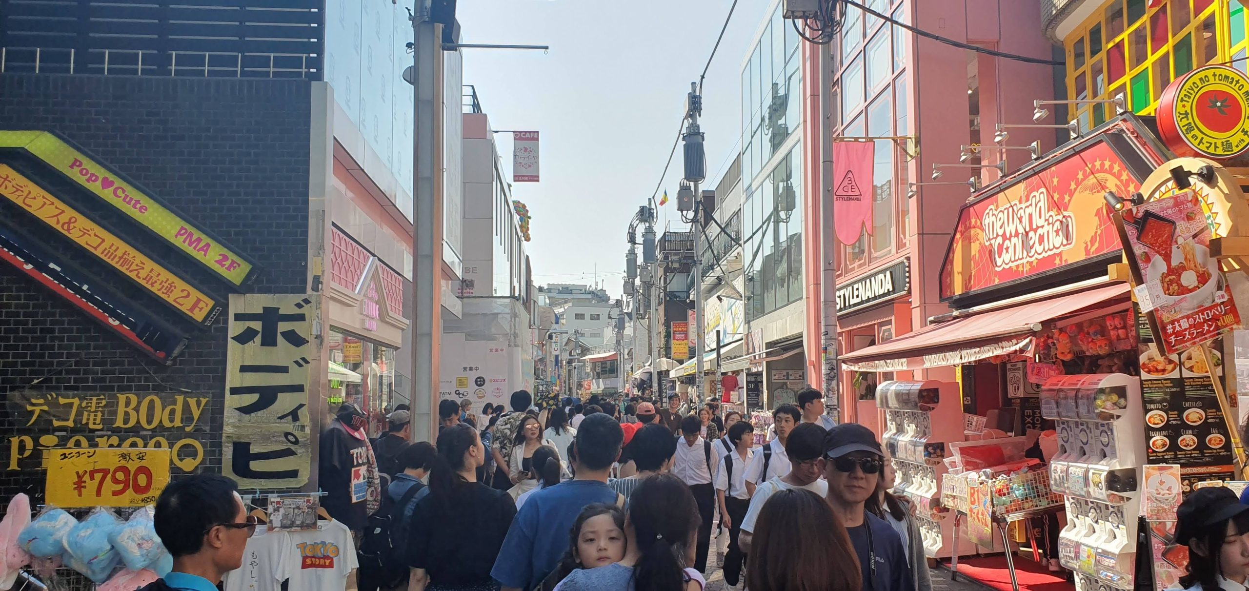 Robot Restaurant 320 scaled Shops and pedestrians on a narrow Kabukicho street in 2019