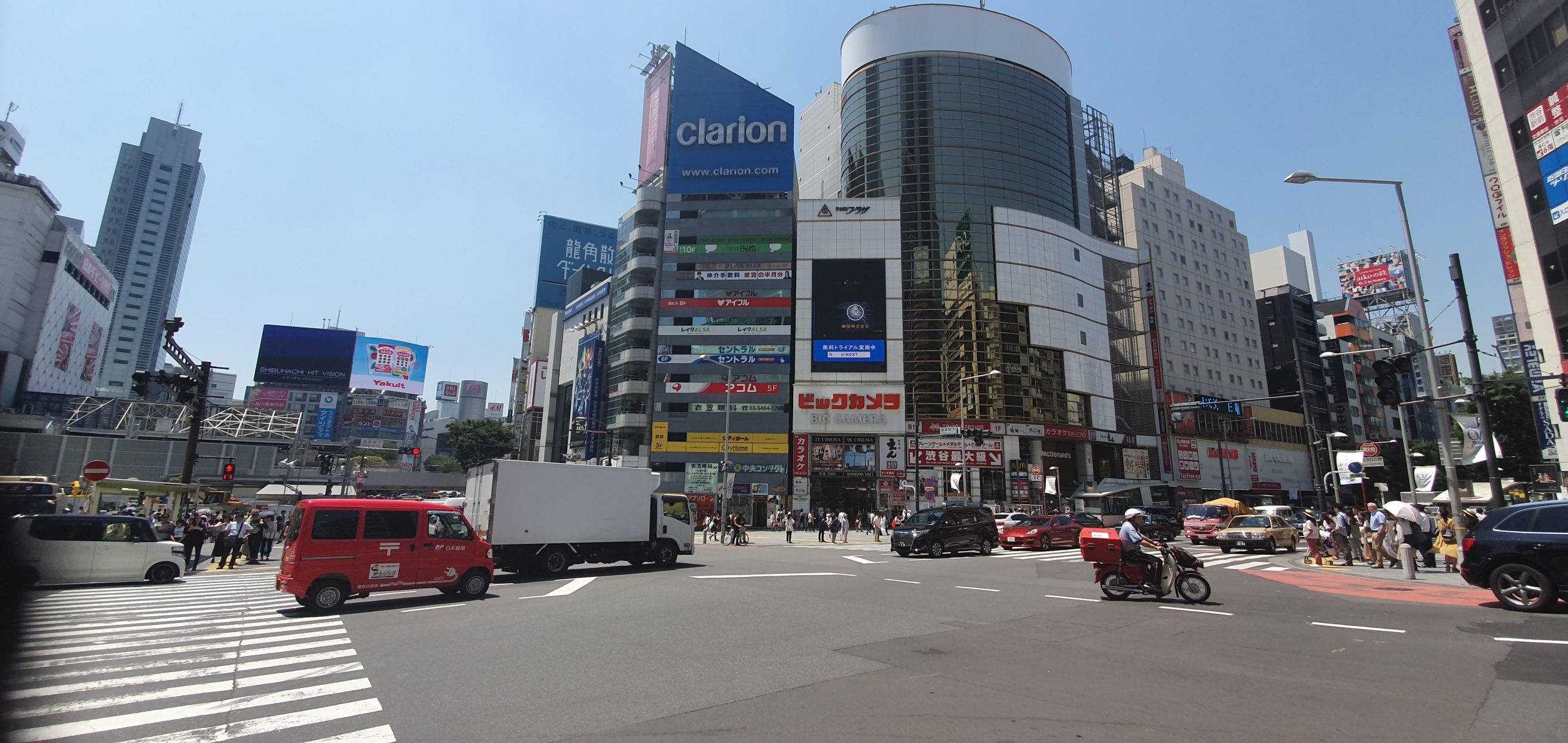 Shinjuku Station 14 1 scaled Road markings at Shibuya Scramble Crossing with Shibuya 109 beyond